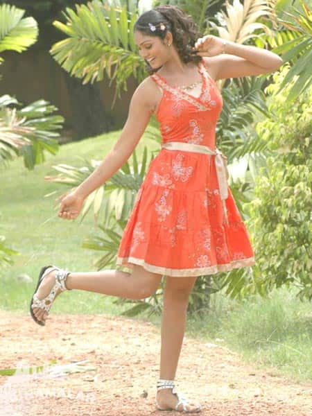 தீபா சாரி