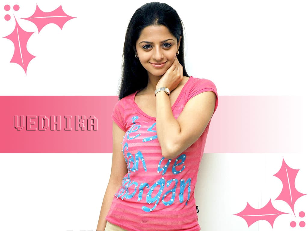 Tamil Actress Wall paper Vedhika