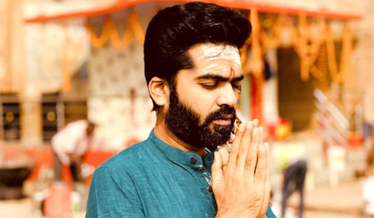 புத்தாண்டில் காசி சென்று வழிபட்ட சிம்பு