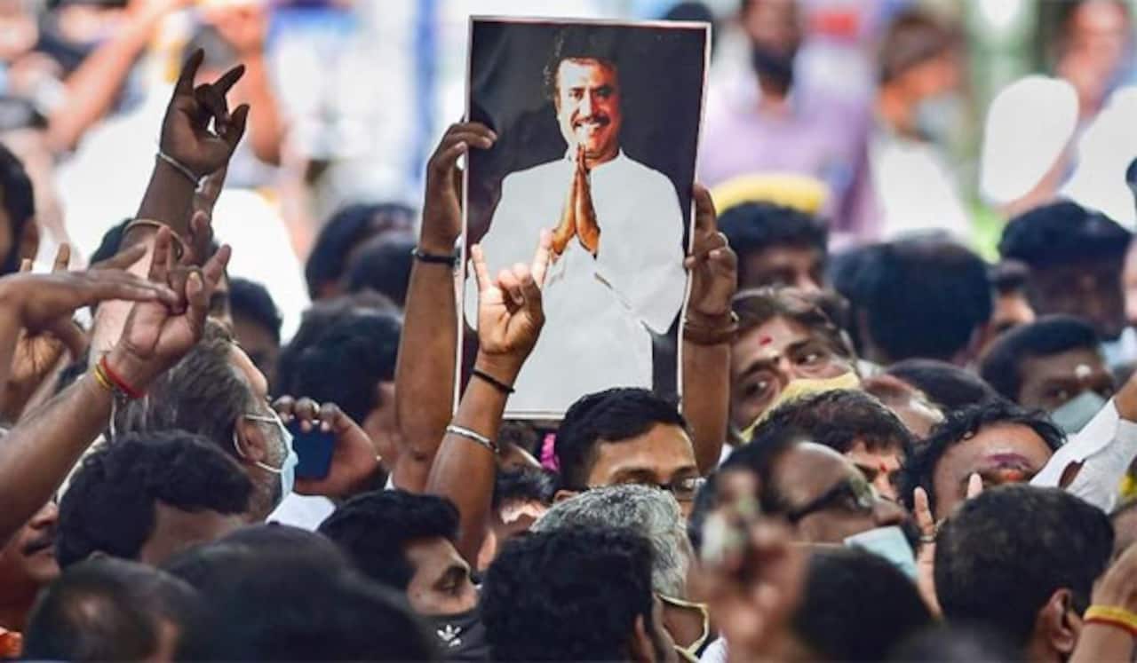 அரசியலுக்கு வாங்க ரஜினி : சென்னையில் ரசிகர்கள் போராட்டம்