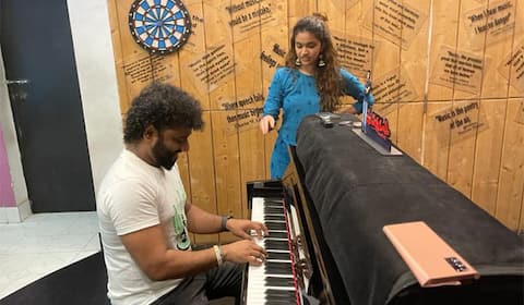 வைரலாகும் கீர்த்தி சுரேஷ் பாடும் வீடியோ