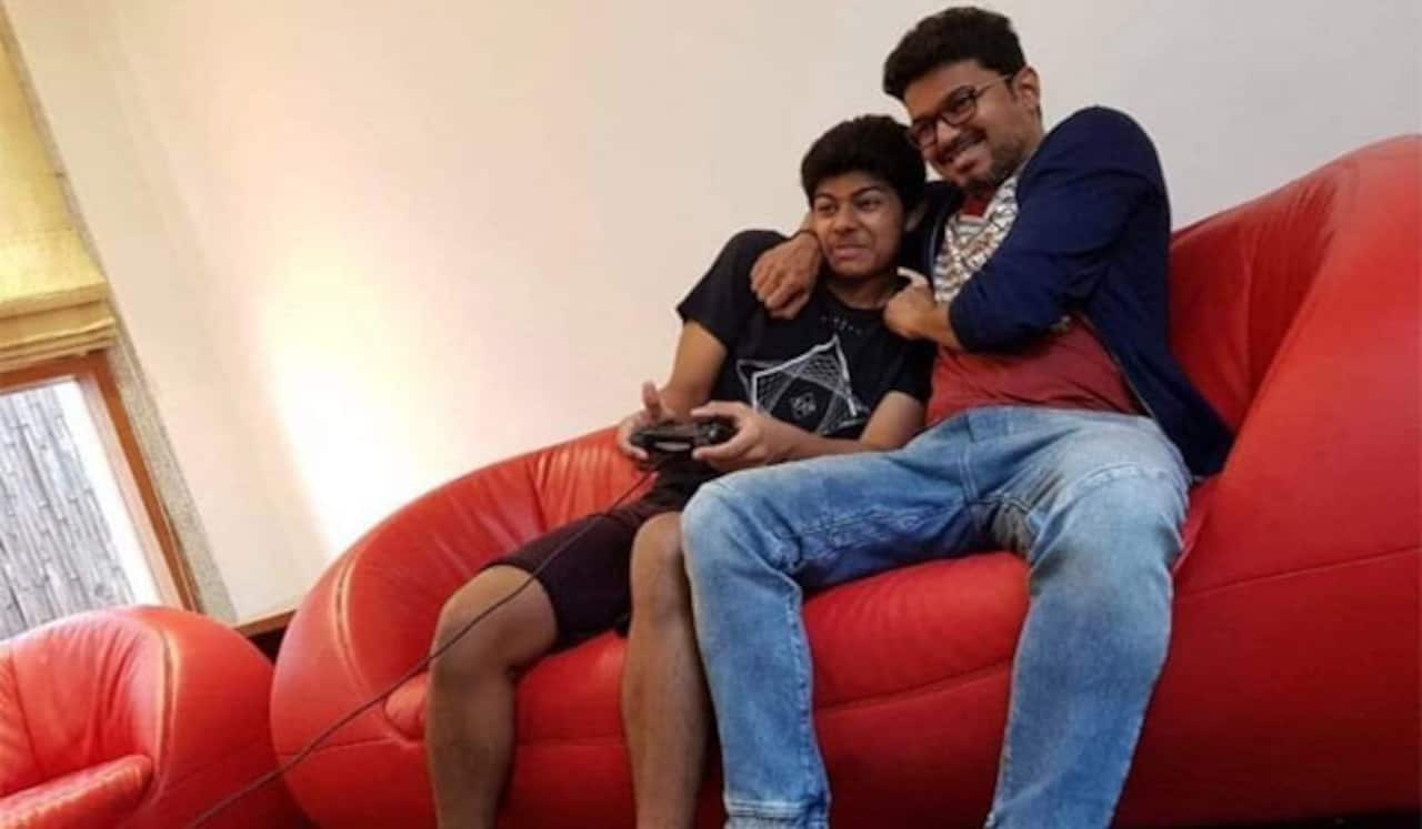 விஜய்யை இயக்குகிறாரா மகன் சஞ்சய்?