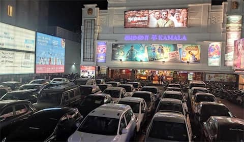 ஹவுஸ்புல் - ஆச்சரியப்படும் தியேட்டர்கள்