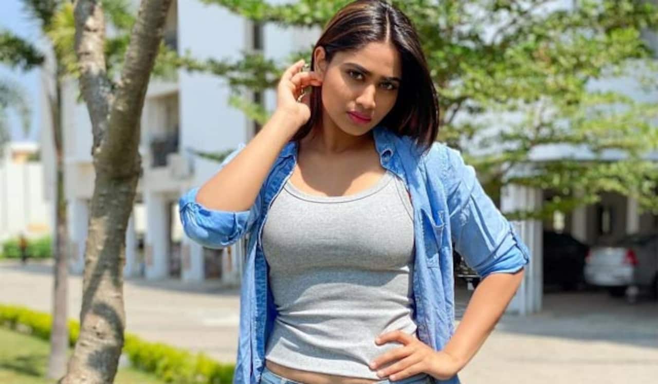 நாய்க்கு பிறந்தநாள் கொண்டாடிய பிக் பாஸ் பிரபலம்