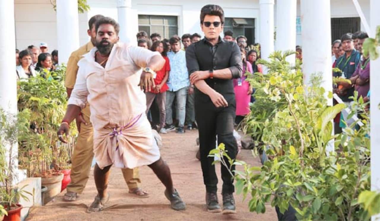 ஆச்சரிய அதிர்ச்சியில் ரசிகர்கள் : வைரலாகும் சரவணன் புகைப்படங்கள்.