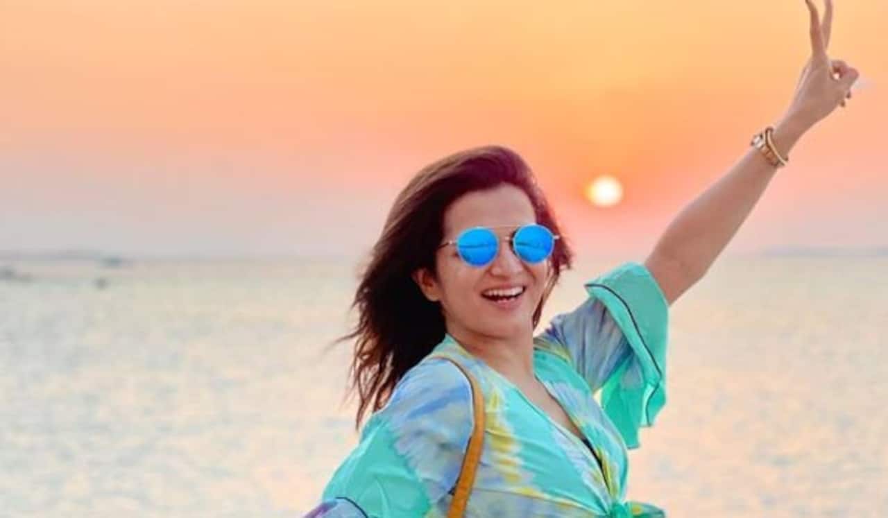 மாலத்தீவில் விடுமுறையை கொண்டாடும் திவ்யதர்ஷினி