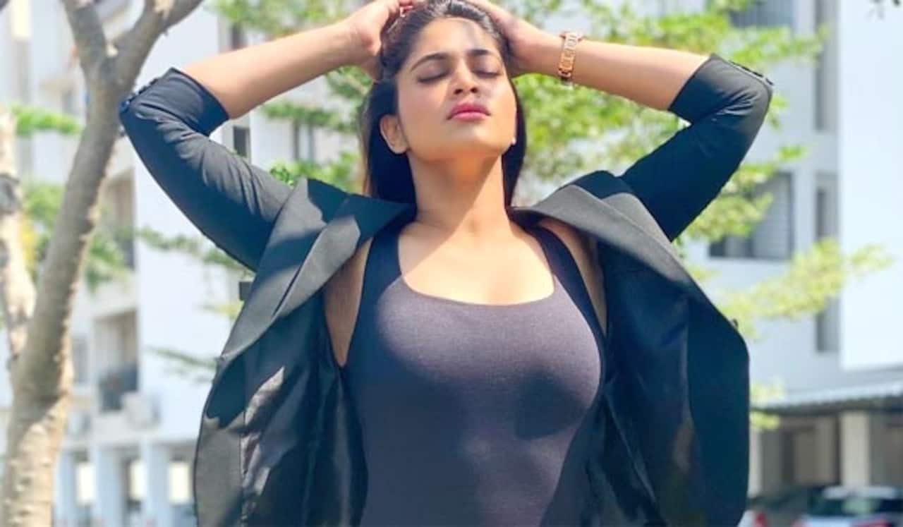 ஷிவானி ஏற்படுத்தும் பரபரப்பு