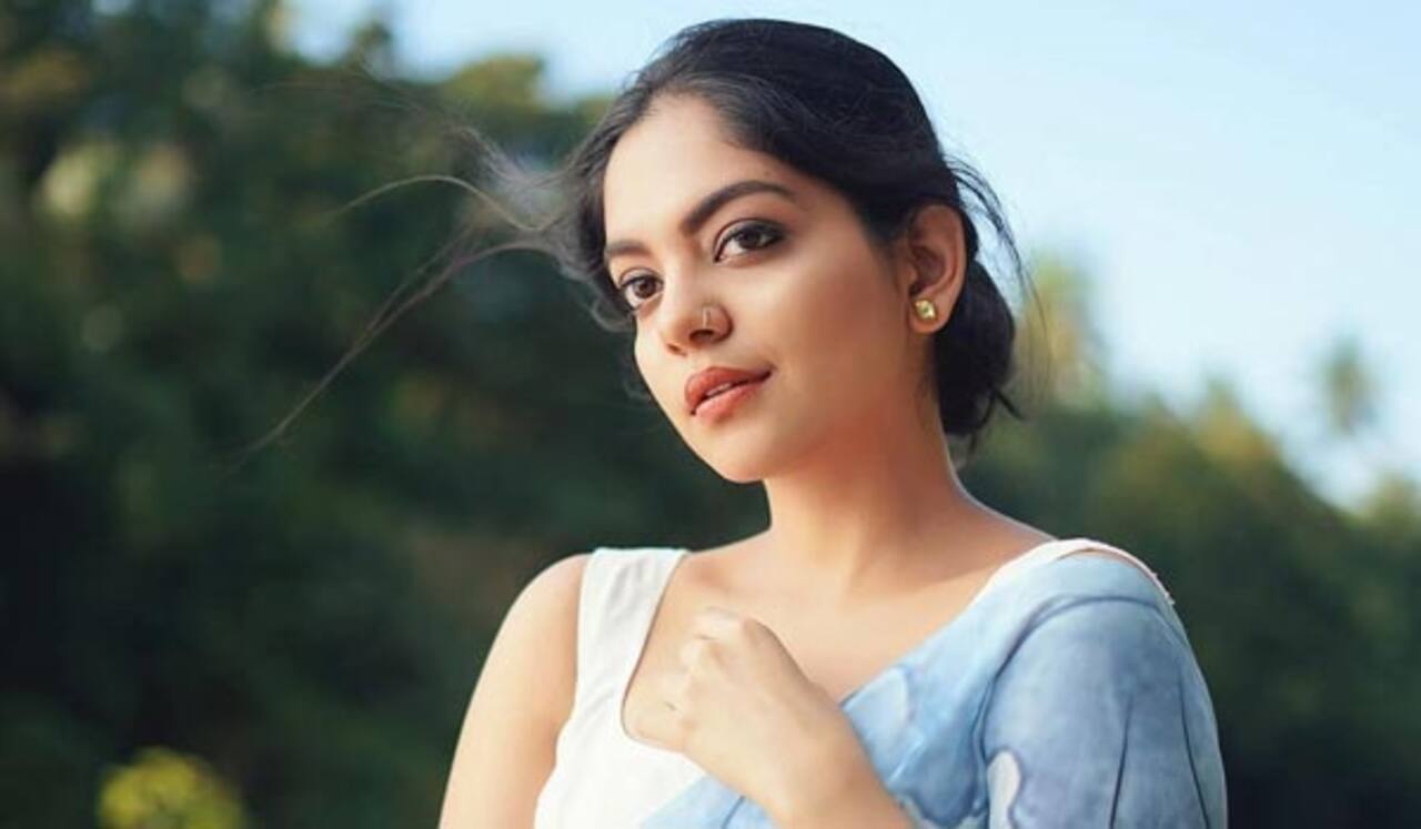அந்தாதூன் ரீமேக்கில் இருந்து அஹானா நீக்கம் ஏன்? தயாரிப்பு நிறுவனம் விளக்கம்