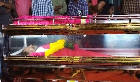இயக்குனர் எஸ்.பி.ஜனநாதன்  உடலுக்கு திரையுலகினர் அஞ்சலி
