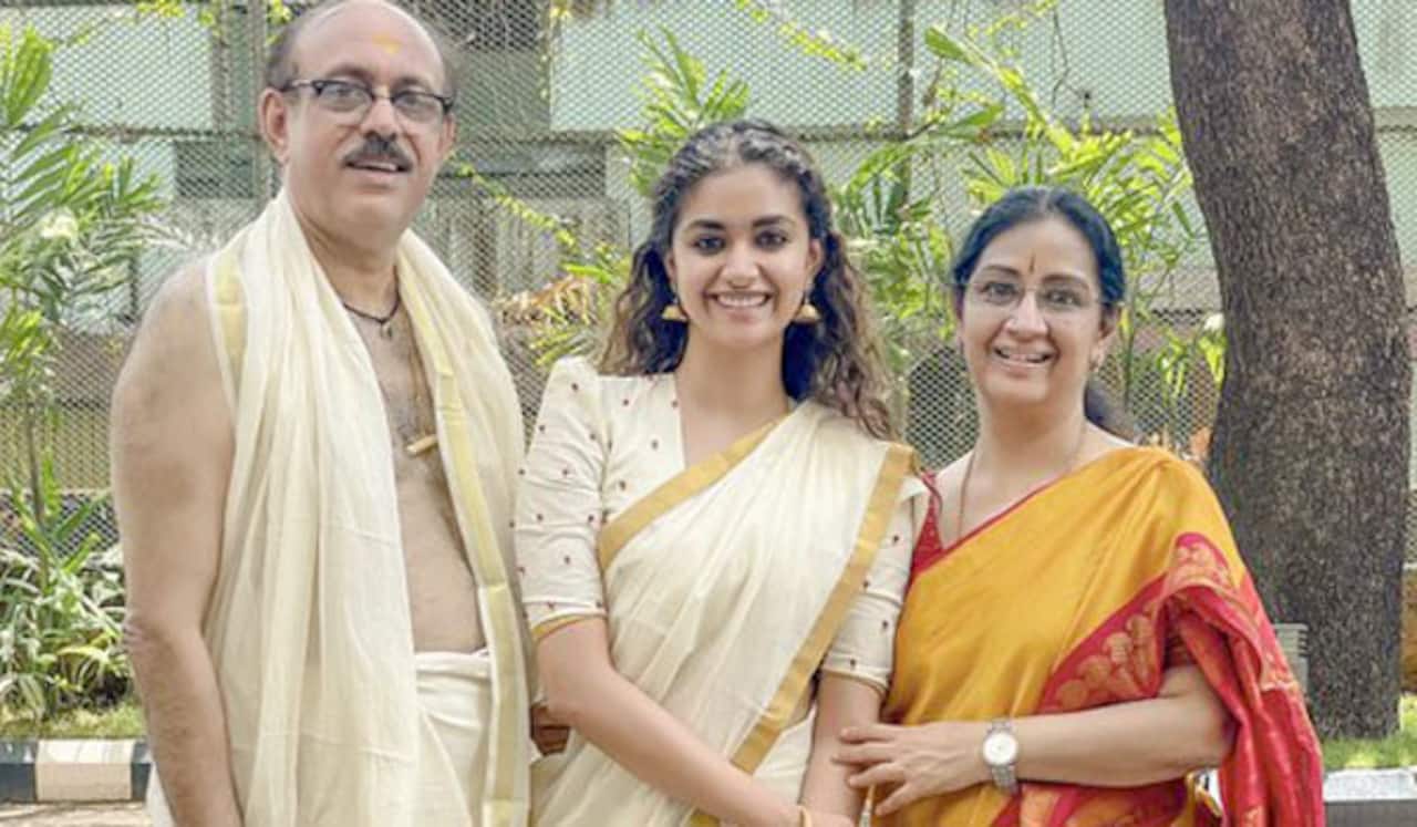 குருவாயூர் கோயிலில் கீர்த்தி சுரேஷ் சாமி தரிசனம்