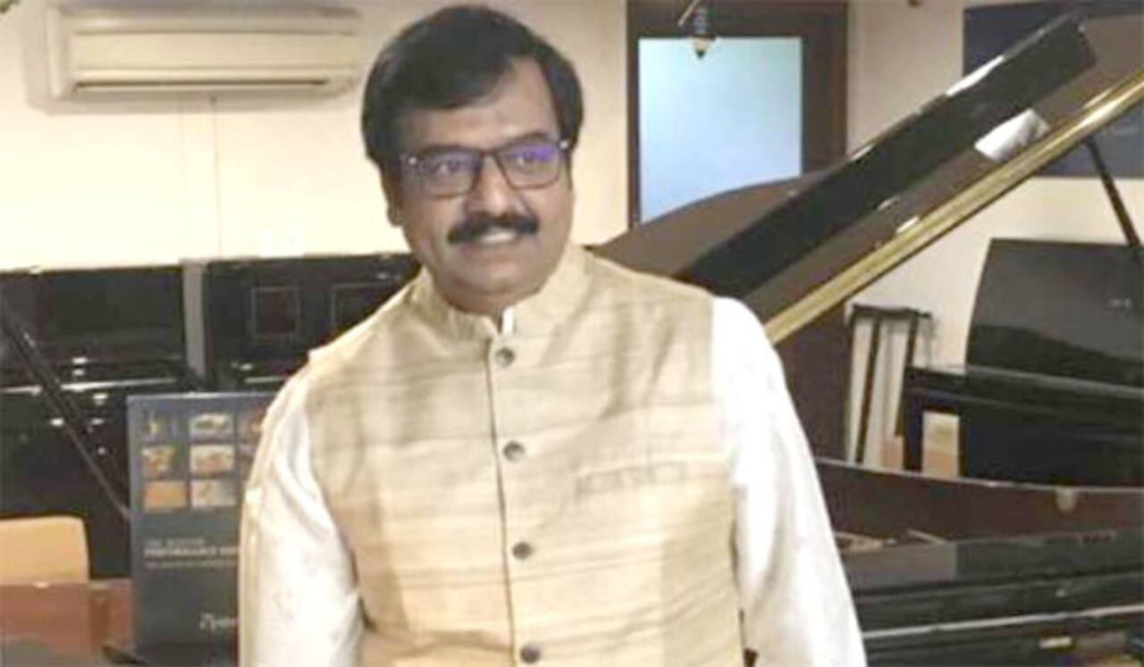 மூத்த மகளுக்கு மாப்பிள்ளை பார்த்து வந்த விவேக்