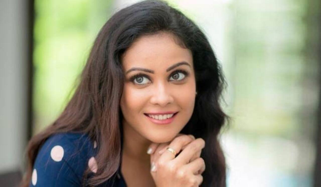 ஊரடங்கில் நடக்கும் படப்பிடிப்புகளை தடுத்து நிறுத்துங்கள்: முதல்வருக்கு சாந்தினி கோரிக்கை