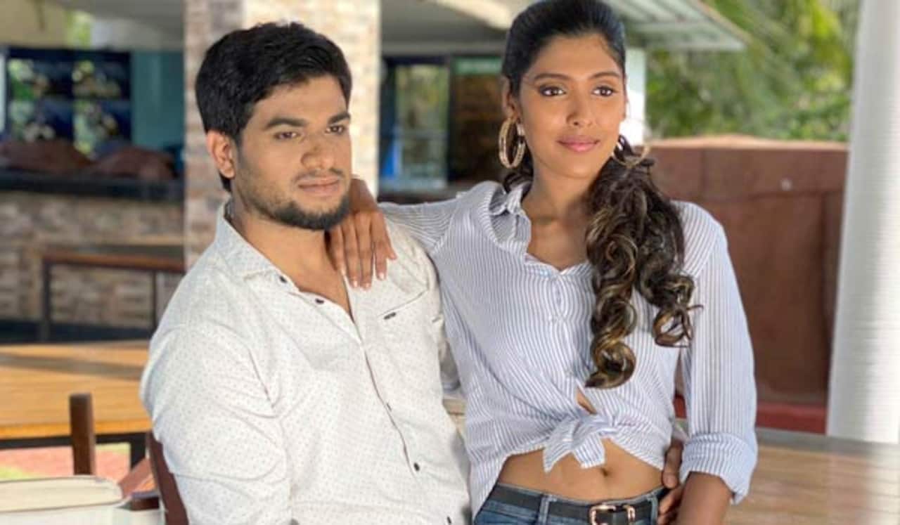 ‛பிகில் நாயகி காயத்ரி நடிப்பில்  நீயும் நானும்