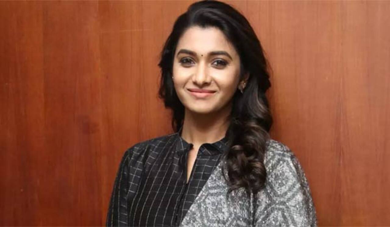 தவறை சுட்டிக்காட்டிய நெட்டிசன் : திருத்திய பிரியா பவானி சங்கர்
