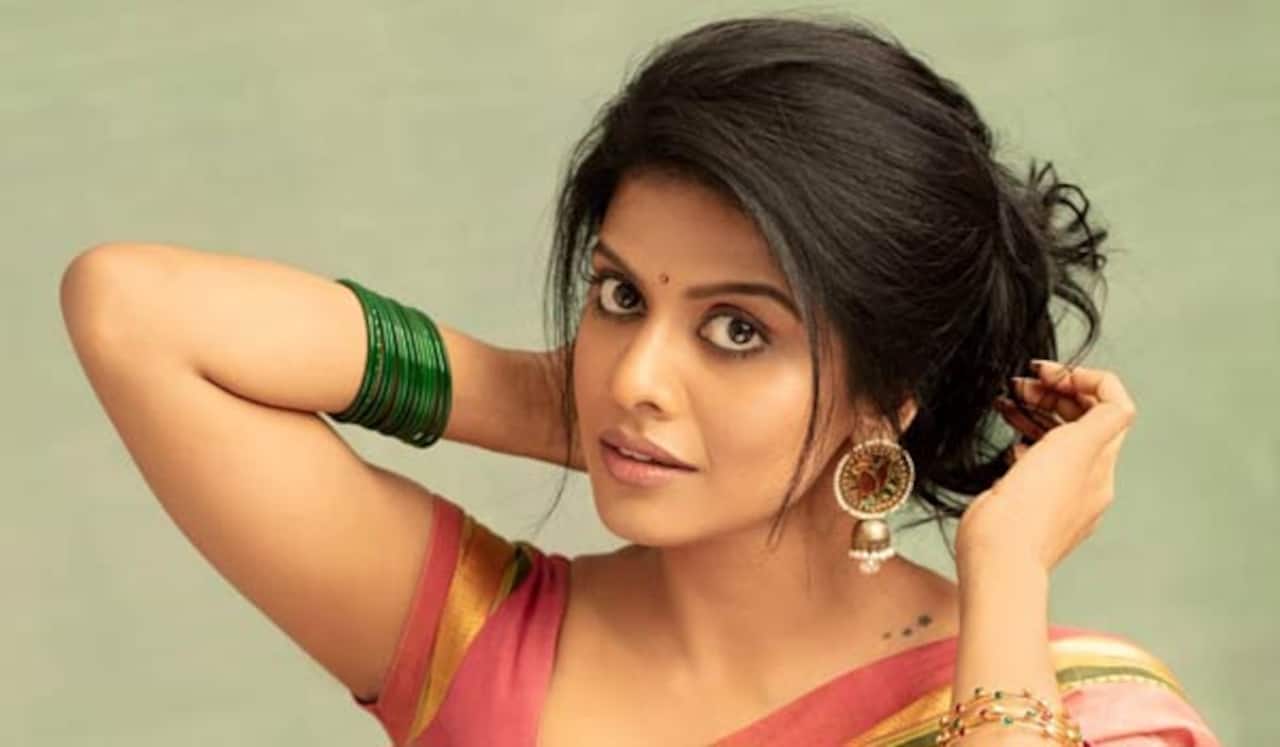 நடிகையானது ஏன் - பாடகி ஸ்வாதகா பதில்