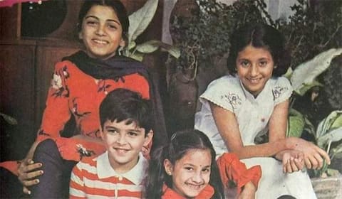 குஷ்பு, ஊர்மிளா சிறு வயது தோழிகளா ?