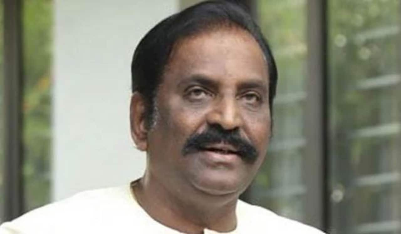 வாங்காத விருதை திருப்பி தந்த வைரமுத்து