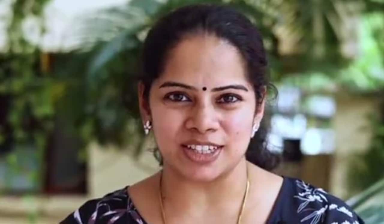 என் மகள் நலமாக உள்ளார்; வீண் வதந்திகளை பரப்பாதீர்கள் : தீபா வெங்கட் தாயார்