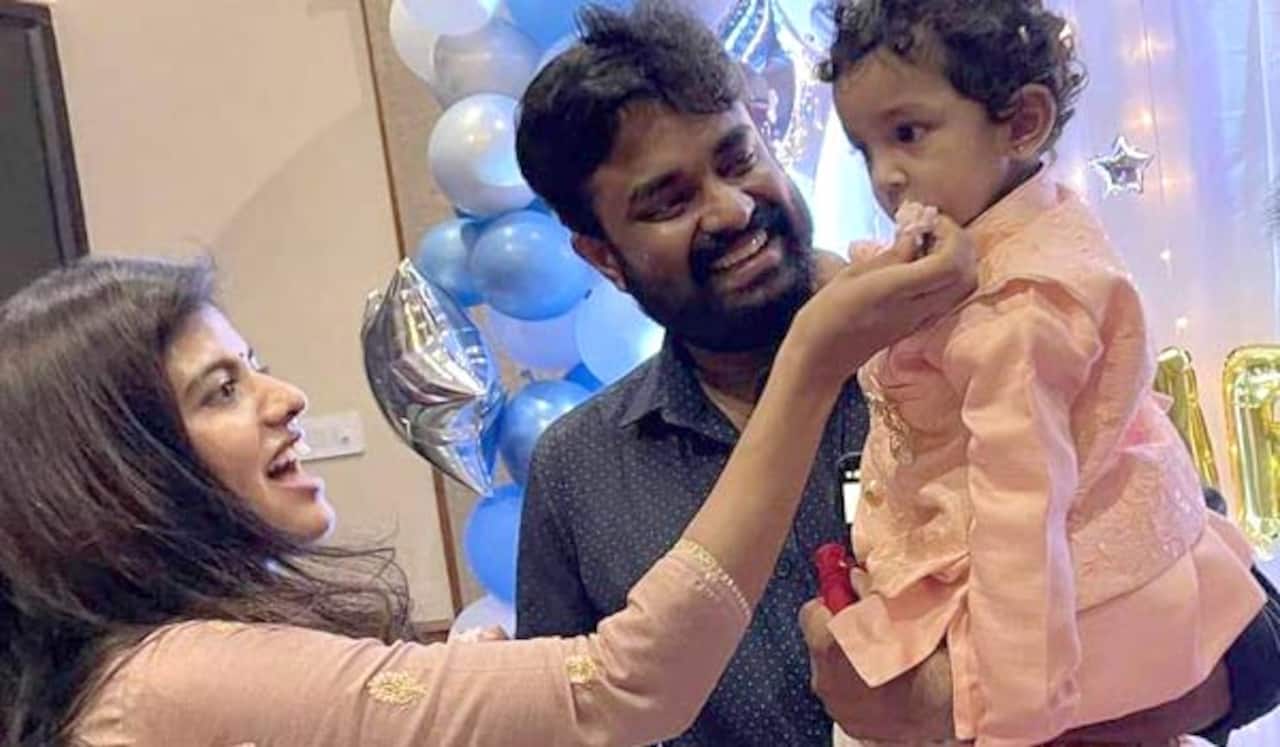 மகனின் முதல் பிறந்தநாளை கொண்டாடிய இயக்குனர் விஜய்