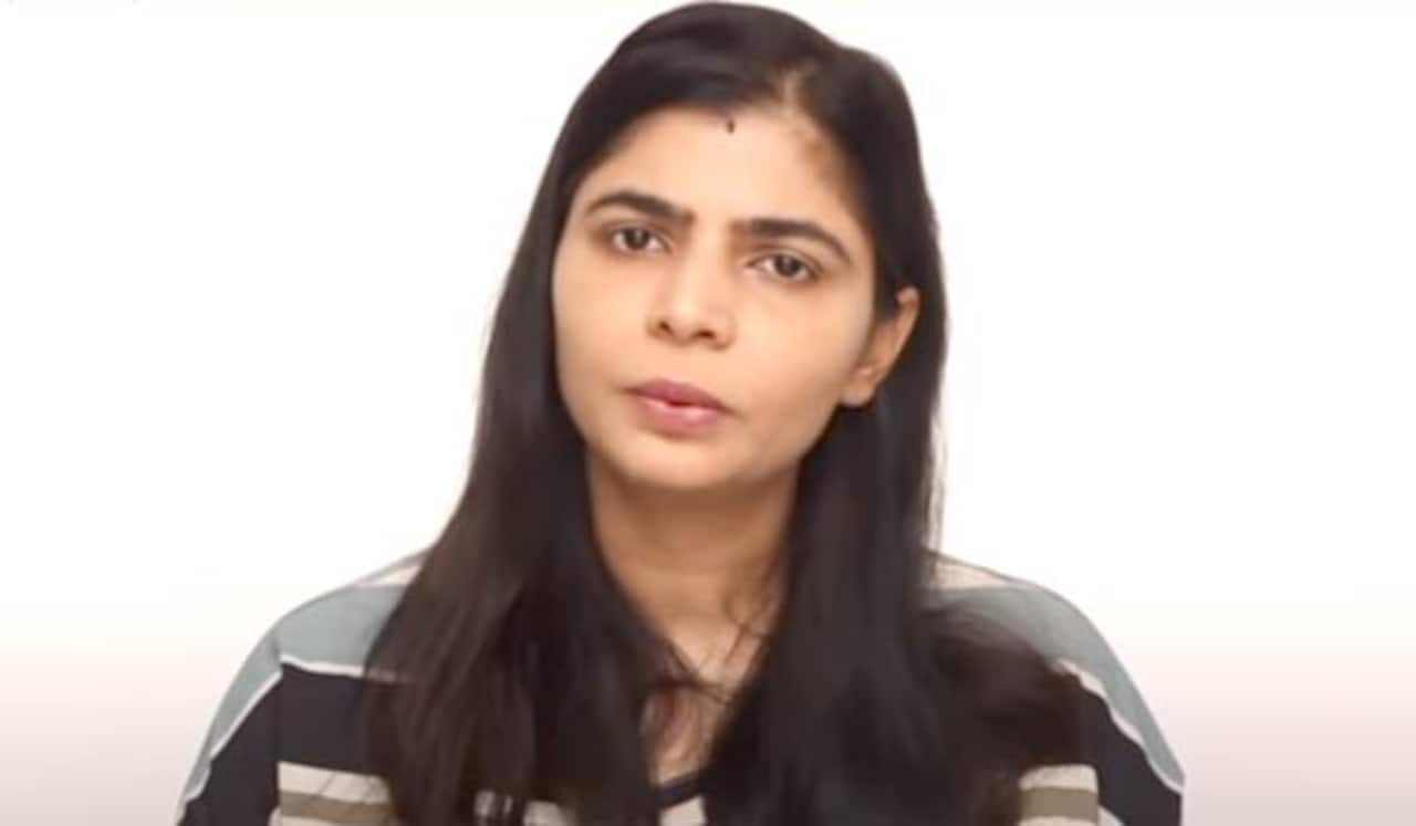வைரமுத்து என்னை மிரட்டினார் : வீடியோ வெளியிட்ட பாடகி சின்மயி
