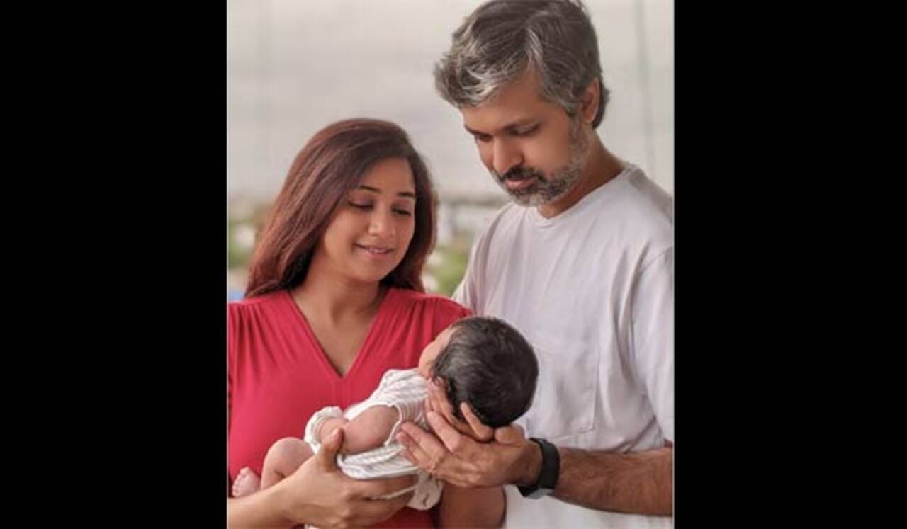 மகனை அறிமுகப்படுத்திய ஷ்ரேயா கோஷல்
