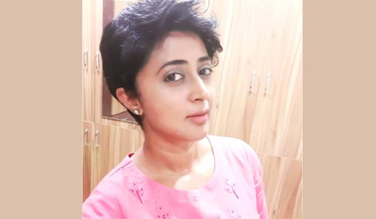 ஆண்கள் ஸ்டைலில் தலைமுடியை மாற்றிய கனிகா