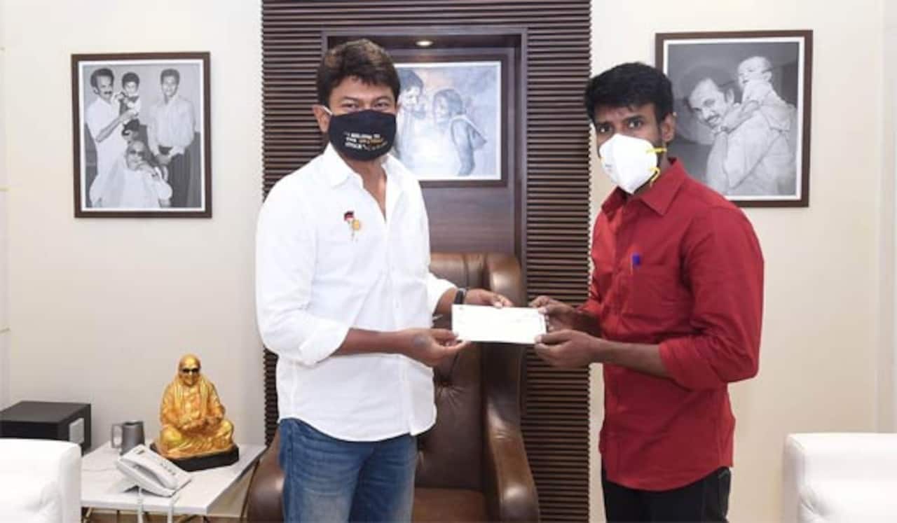 ரூ.10.25 லட்சம் கொரோனா நிதி வழங்கிய சூரி