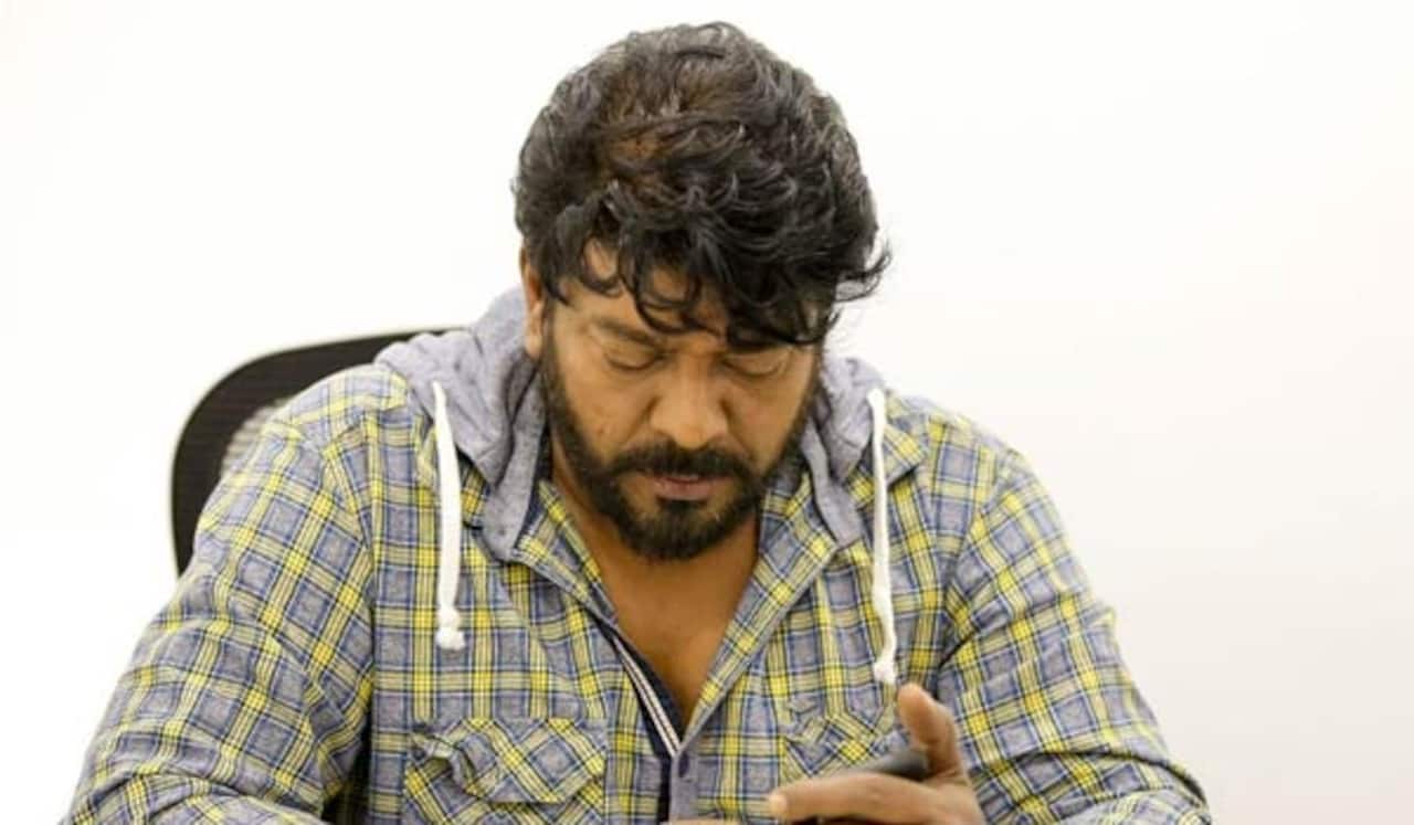 ஹிந்தி தலைப்பு கேட்கும் பார்த்திபன்