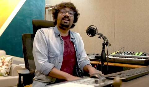 வெண்பனி மலரே, மறக்க முடியாத ஒன்று - ஷான் ரோல்டன்