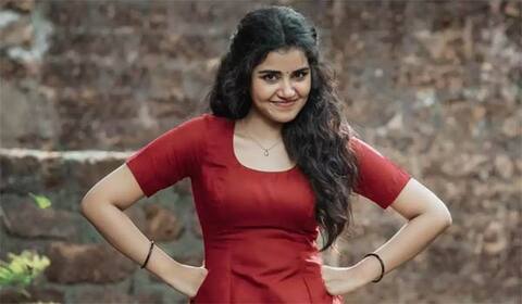 பீஹார் அரசு தேர்வு முடிவில் நடிகை அனுபமாவின் படம்