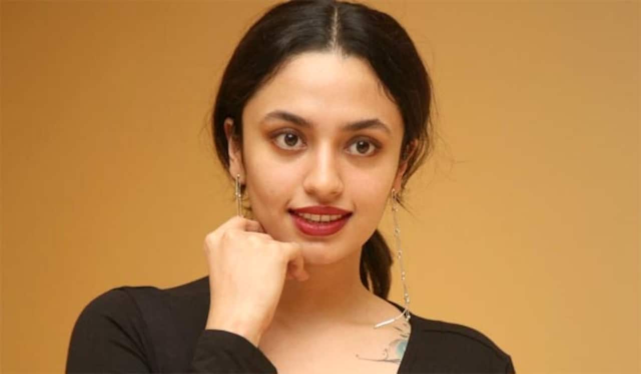 நந்தினிரெட்டி படத்தில் குக்கூ மாளவிகா நாயர்