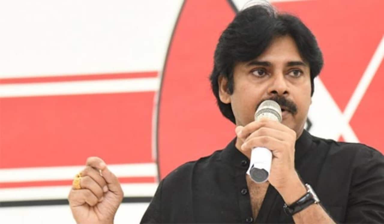 ஜனசேனா கட்சி உறுப்பினர்களின் ஆயுள் காப்பீட்டுக்கு ரூ.1 கோடி வழங்கிய பவன் கல்யாண்!