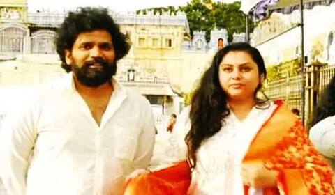 சொந்த படம் வெற்றி பெற ஏழுமலையானை தரிசித்த நமீதா