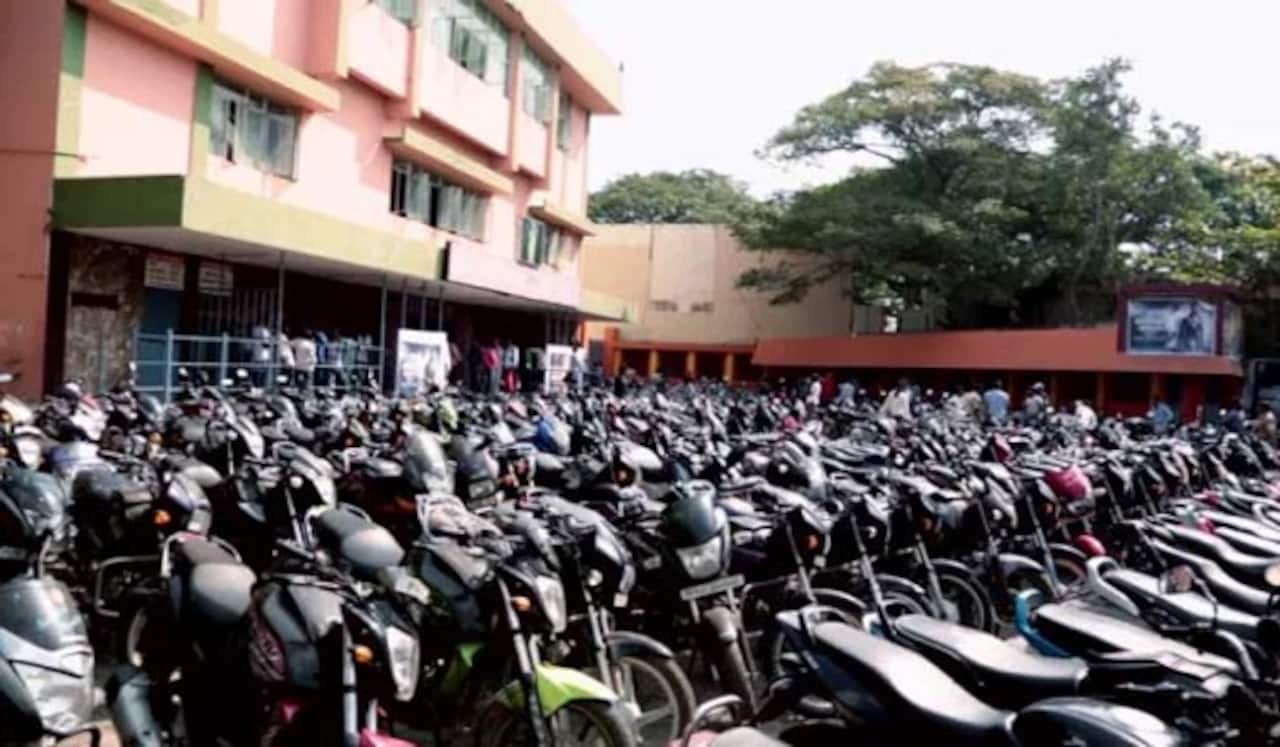 திரையரங்குகளில் பார்க்கிங் கட்டணம் வழக்கு: நீதிமன்றம் தள்ளுபடி