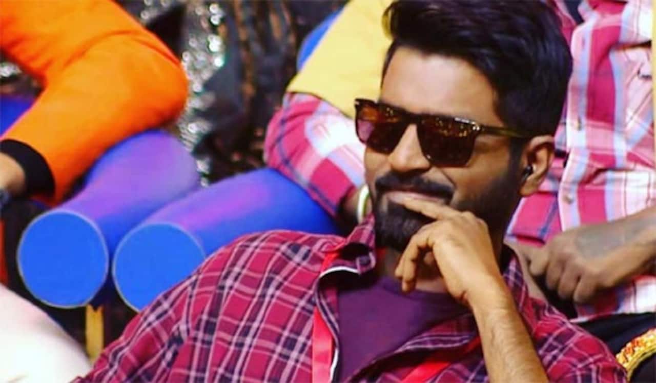 பசியால் வாடும் எளிய மக்களுக்கு உதவும் பிரபல தொலைக்காட்சி தொகுப்பாளர்