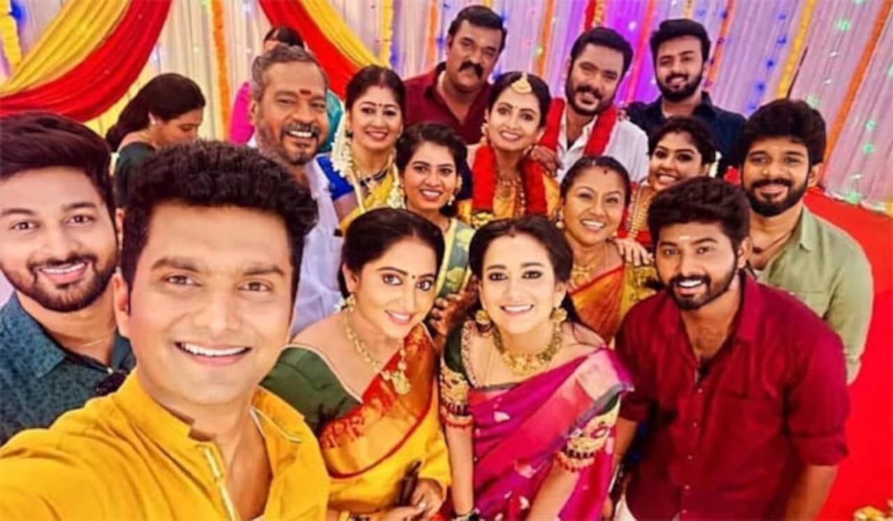 பாண்டியன் ஸ்டோர்ஸ் குடும்ப விழாவில் விஜய் டிவி பிரபலங்கள்