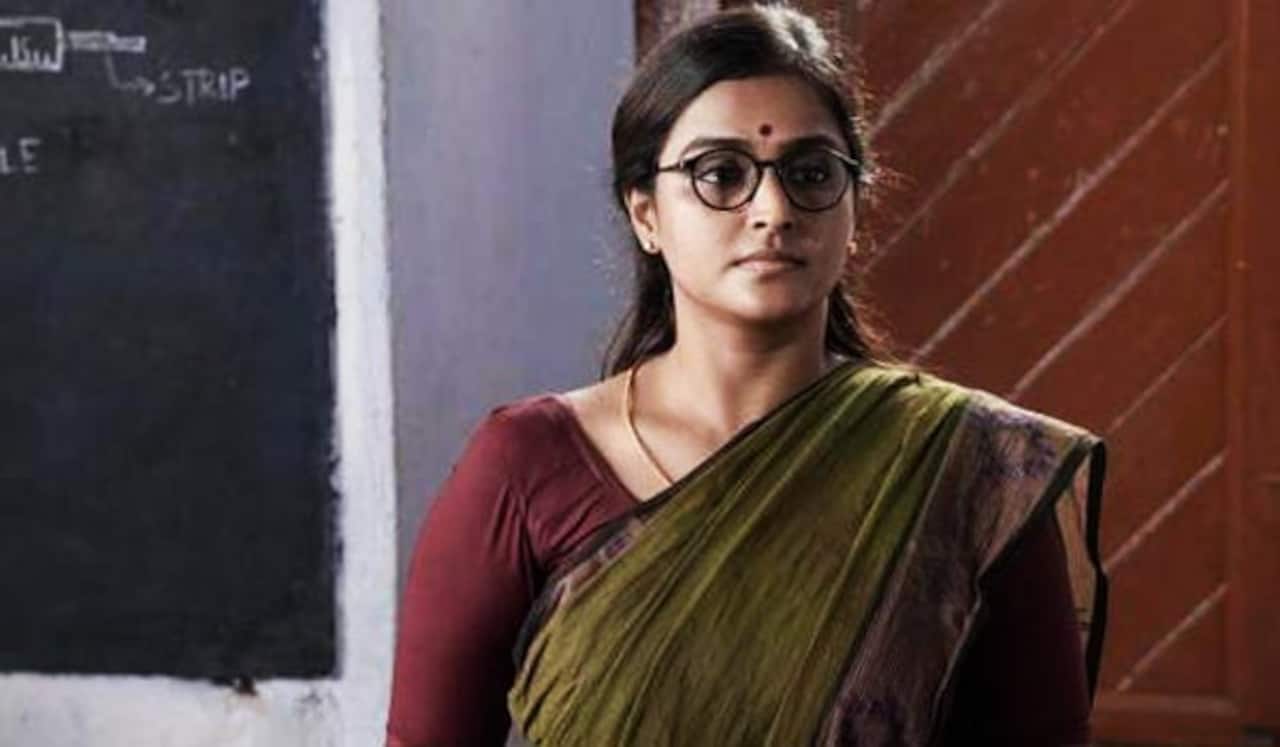 முதன் முறையாக இரண்டு தோற்றத்தில் ரம்யா நம்பீசன்