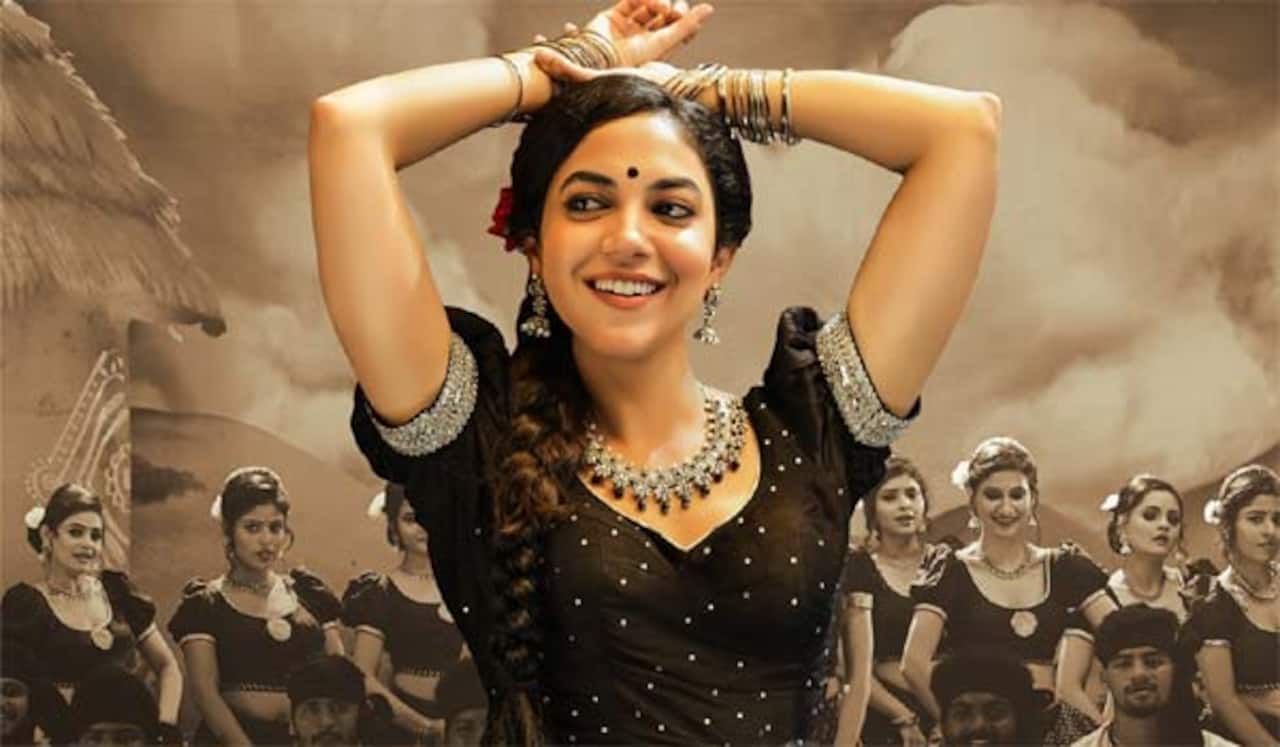 முதன் முறையாக கவர்ச்சி ஆட்டத்தில் இறங்கிய ரித்து வர்மா