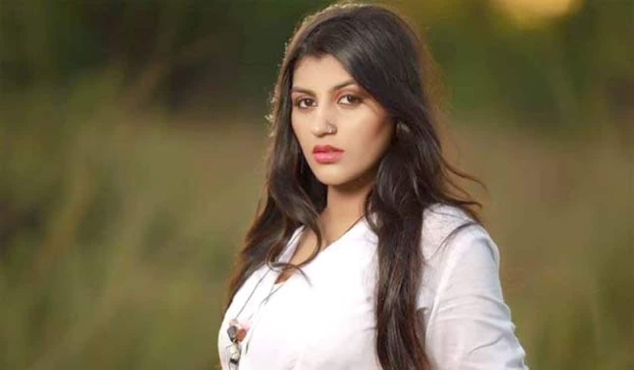 மருத்துவமனையிலிருந்து டிஸ்சார்ஜ் ஆகியும் வீட்டுக்கு செல்லாத யாஷிகா