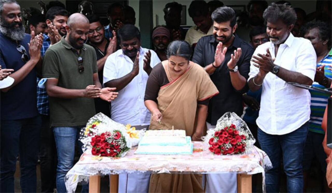 43வது ஆண்டை படப்பிடிப்பில் கொண்டாடிய ராதிகா