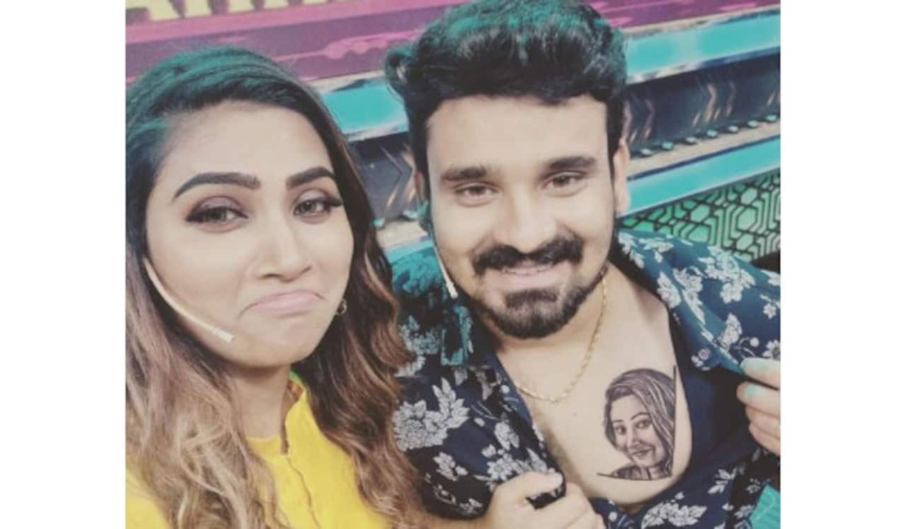 மைனாவிற்கு யோகேஷ் கொடுத்த சர்ப்ரைஸ்