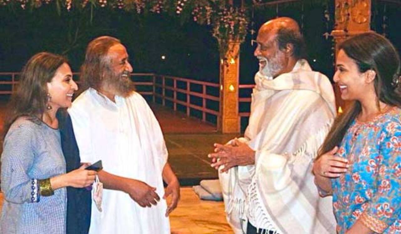 ஸ்ரீ ஸ்ரீ ரவிசங்கரை சந்தித்த ரஜினி