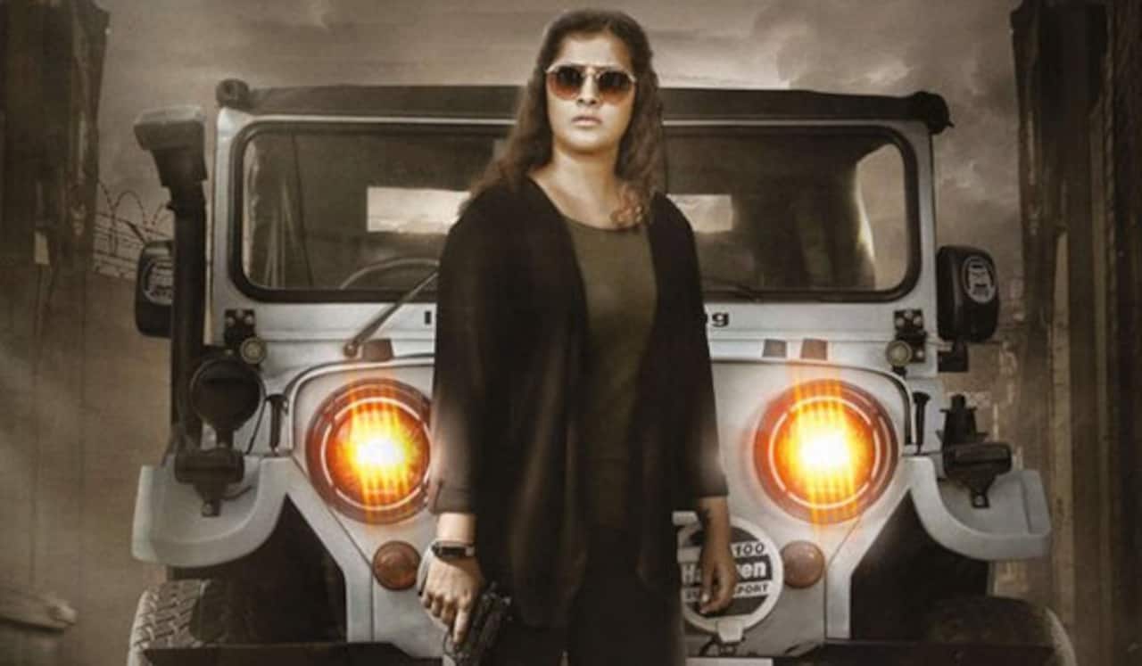 அக்.,1ல் வரலட்சுமியின் சிங்கப்பார்வை