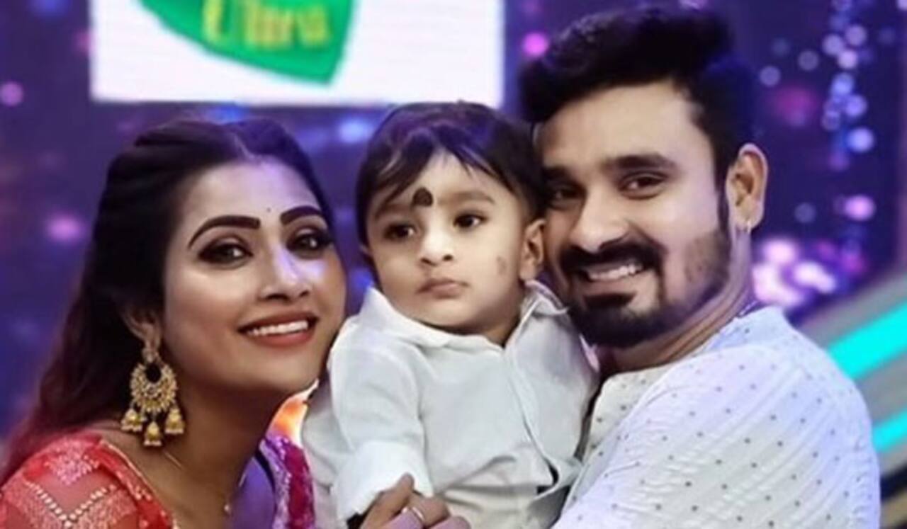 மைனா நந்தினியின் க்யூட் பேமிலி : அன்பு மழை பொழியும் ரசிகர்கள்