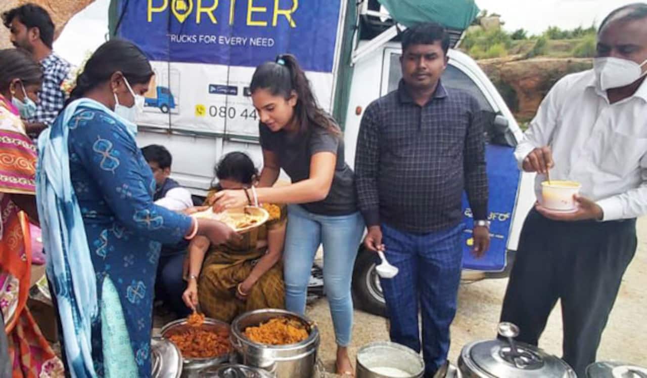 சமூக சேவையில் பிசியாக இருக்கும் தான்யா ஹோப்