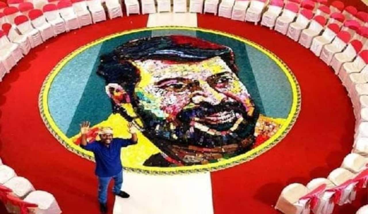 600 மொபைல் போன்களை கொண்டு மம்முட்டியின் முகத்தை வரைந்த ஓவியர்