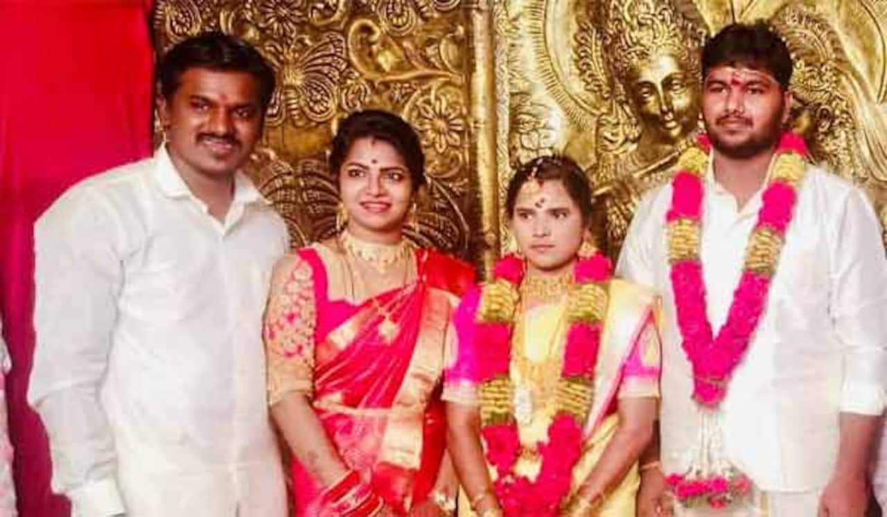 தொலைக்காட்சி பிரபலத்தின் மகனுக்கு நடந்த கோலாகல திருமணம்!