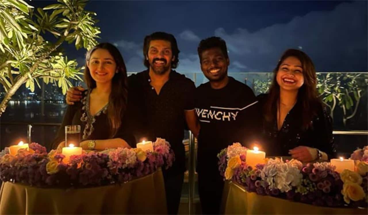 அட்லீ பிறந்தநாள் கொண்டாட்டத்தில் ஆர்யா சாயிஷா