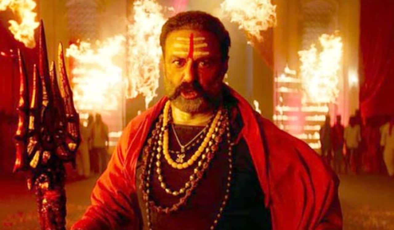 பாலகிருஷ்ணாவின் வில்லனுக்காக 40 விதமான லுக்