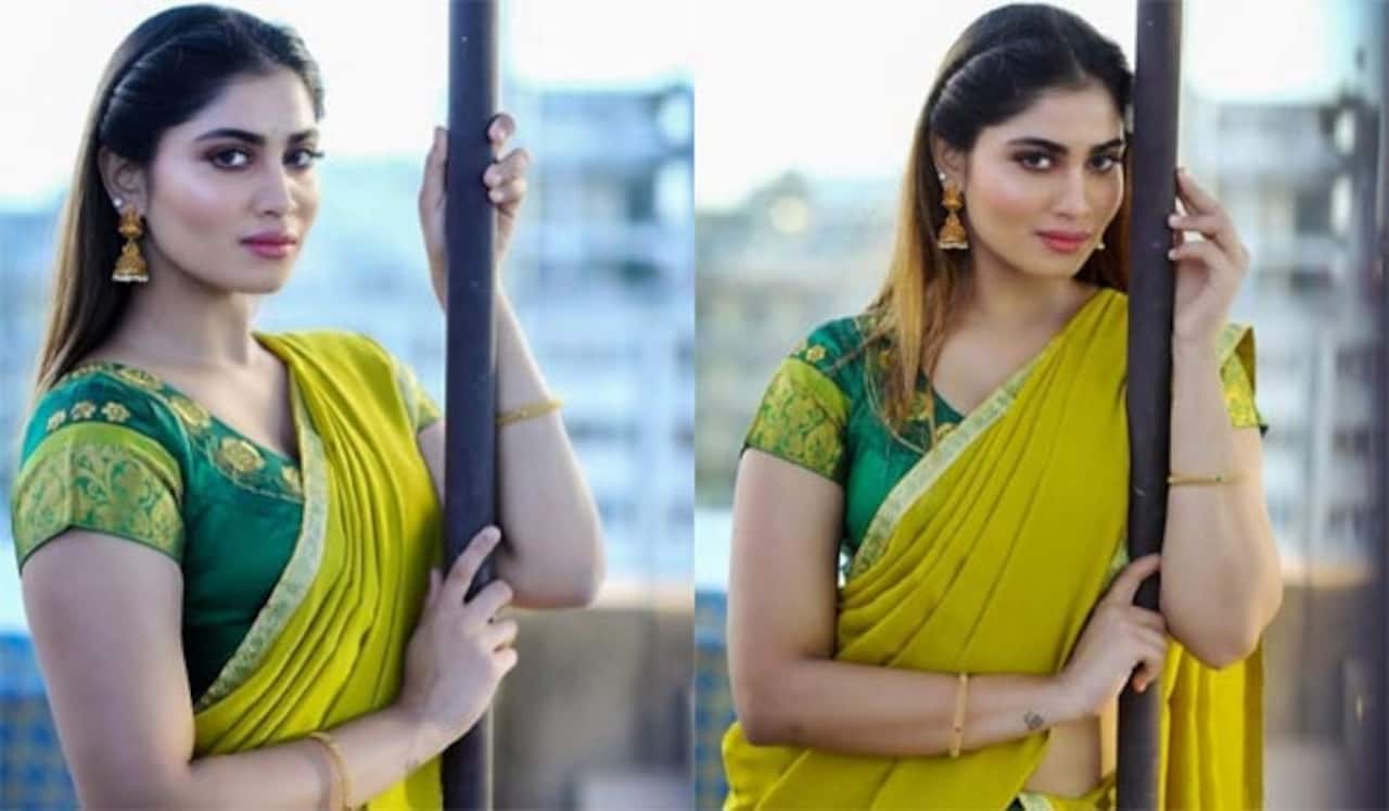 பாவாடை தாவணி படங்களை பகிர்ந்த ஷிவானி